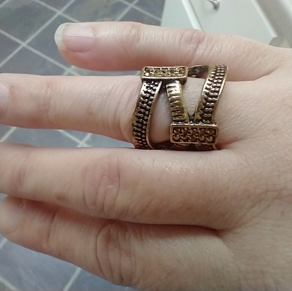 4 Gorgeous Stretch Rings! #R7 - Picture 6 of 8